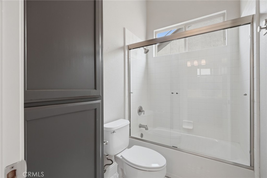 210 N Denton Ct, Visalia, CA 93291