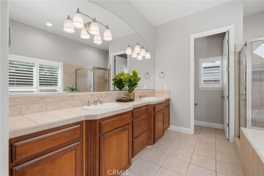 210 N Denton Ct, Visalia, CA 93291