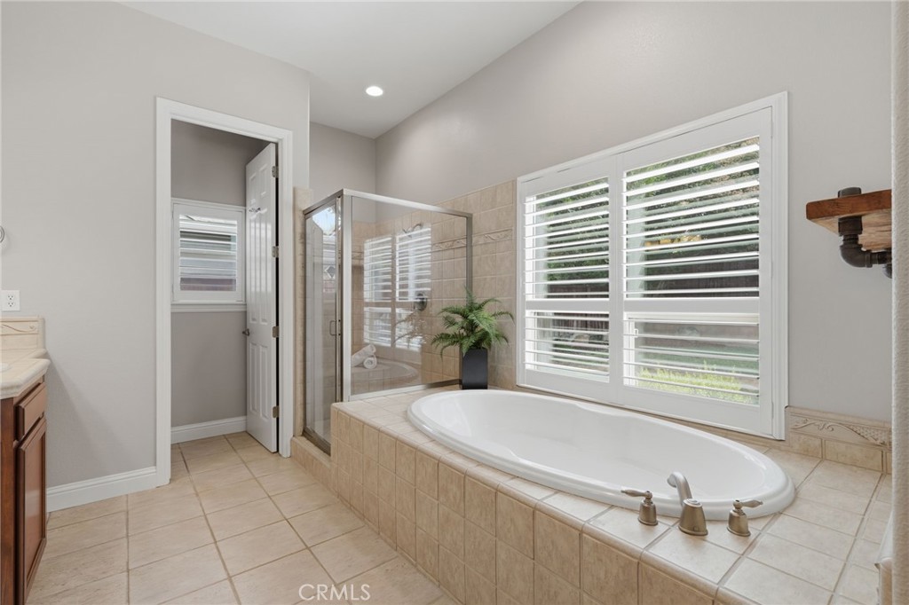 210 N Denton Ct, Visalia, CA 93291