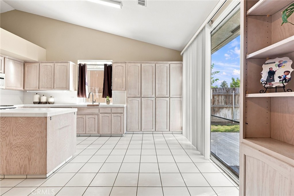 1601 N Eaton, Dinuba, CA 93618