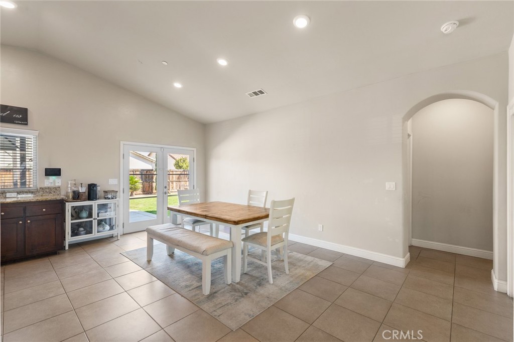 9500 Laurelwood Ct, Shafter, CA 93263