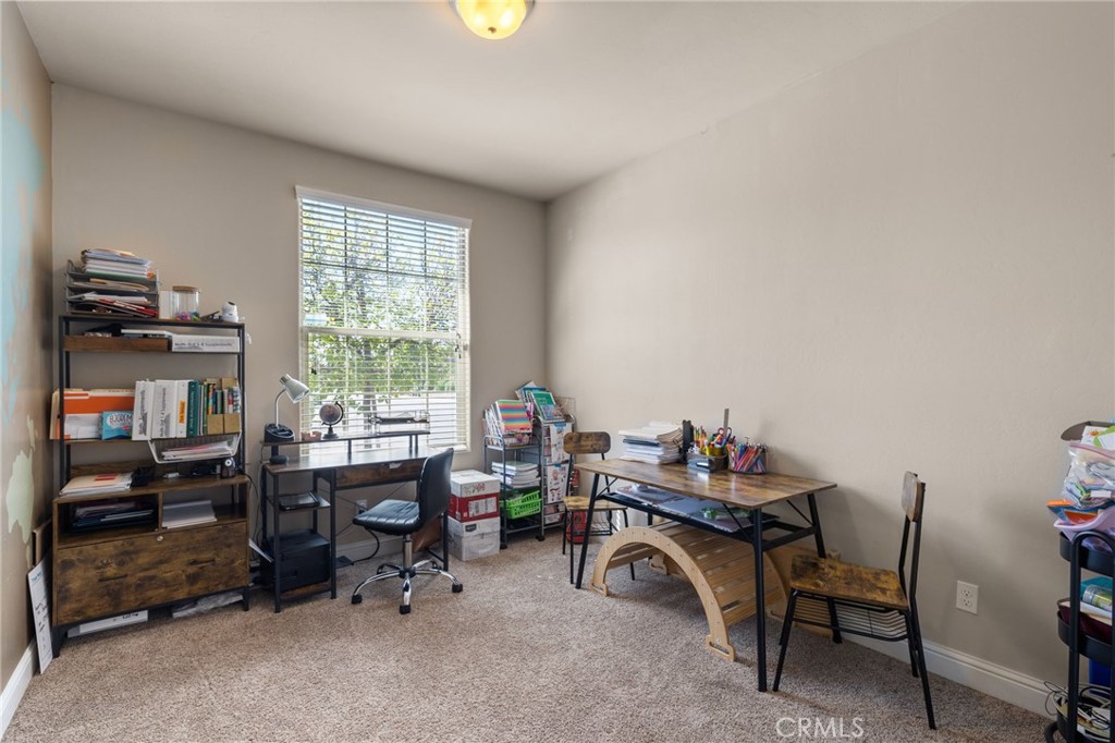 9500 Laurelwood Ct, Shafter, CA 93263