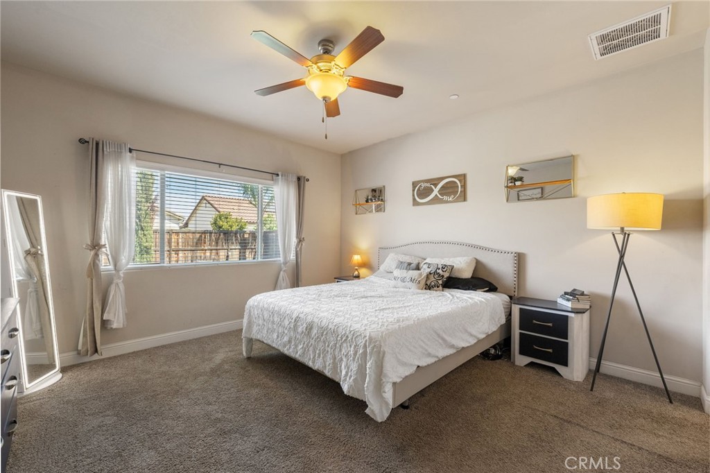 9500 Laurelwood Ct, Shafter, CA 93263