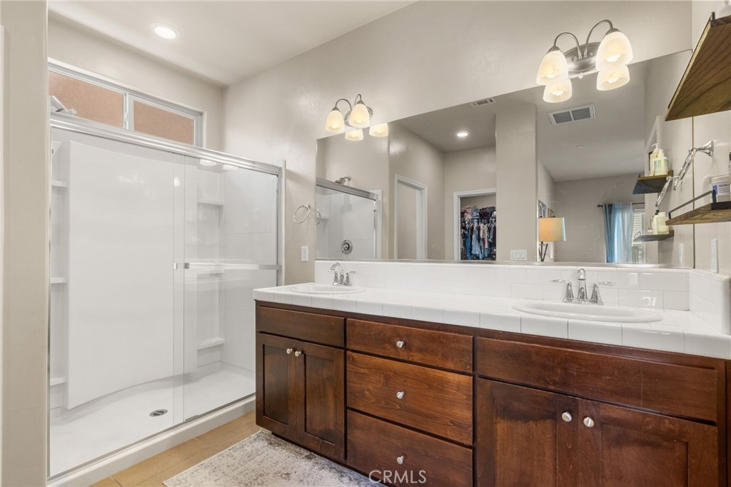 9500 Laurelwood Ct, Shafter, CA 93263