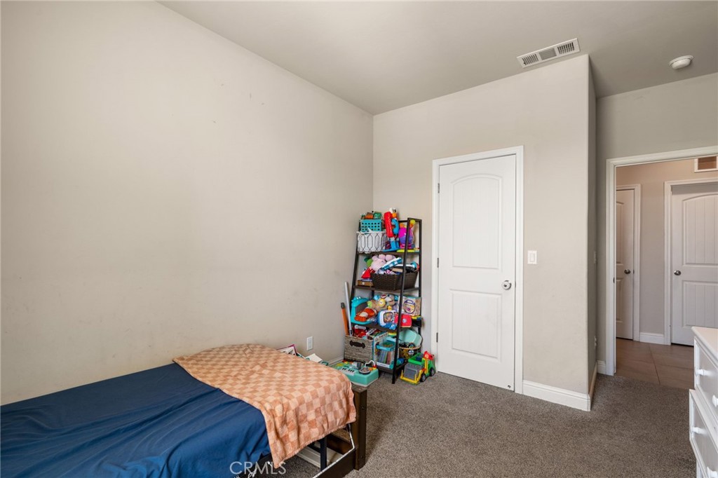 9500 Laurelwood Ct, Shafter, CA 93263