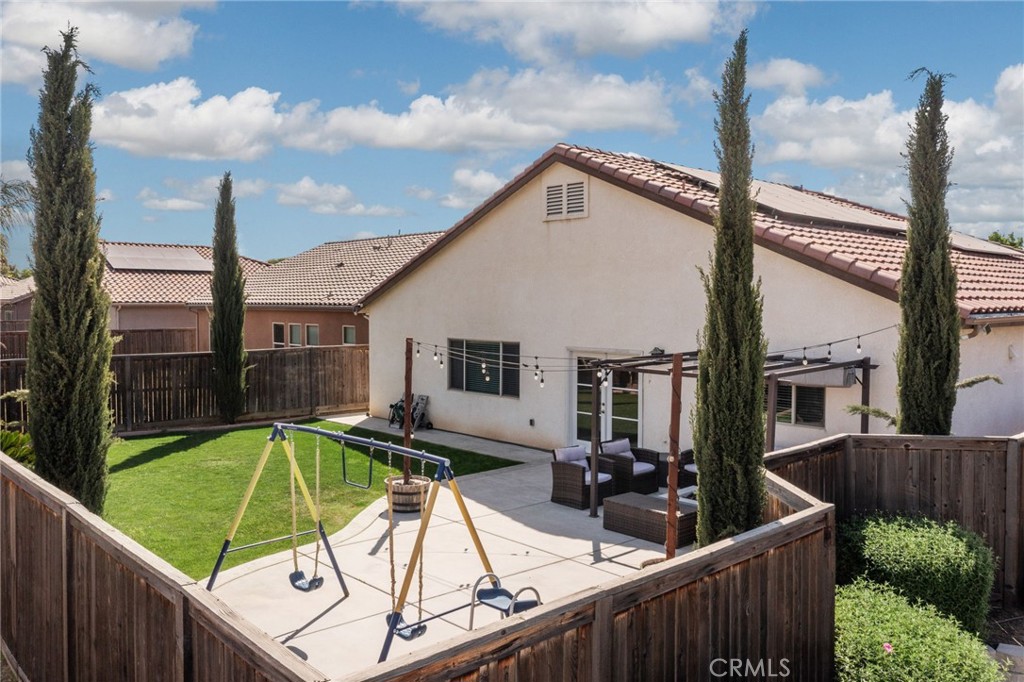 9500 Laurelwood Ct, Shafter, CA 93263