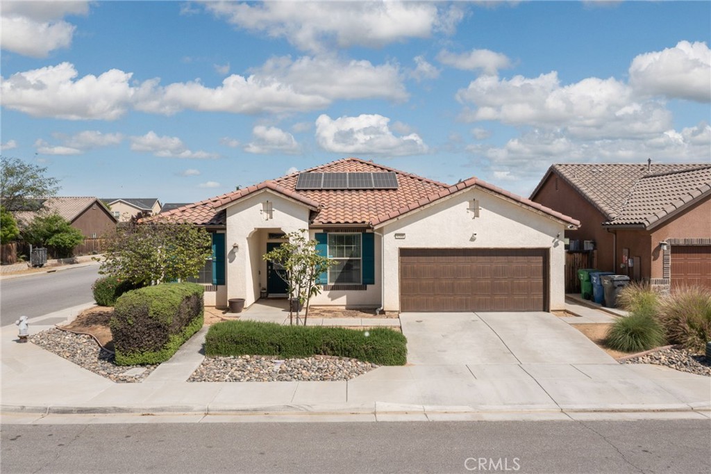9500 Laurelwood Ct, Shafter, CA 93263