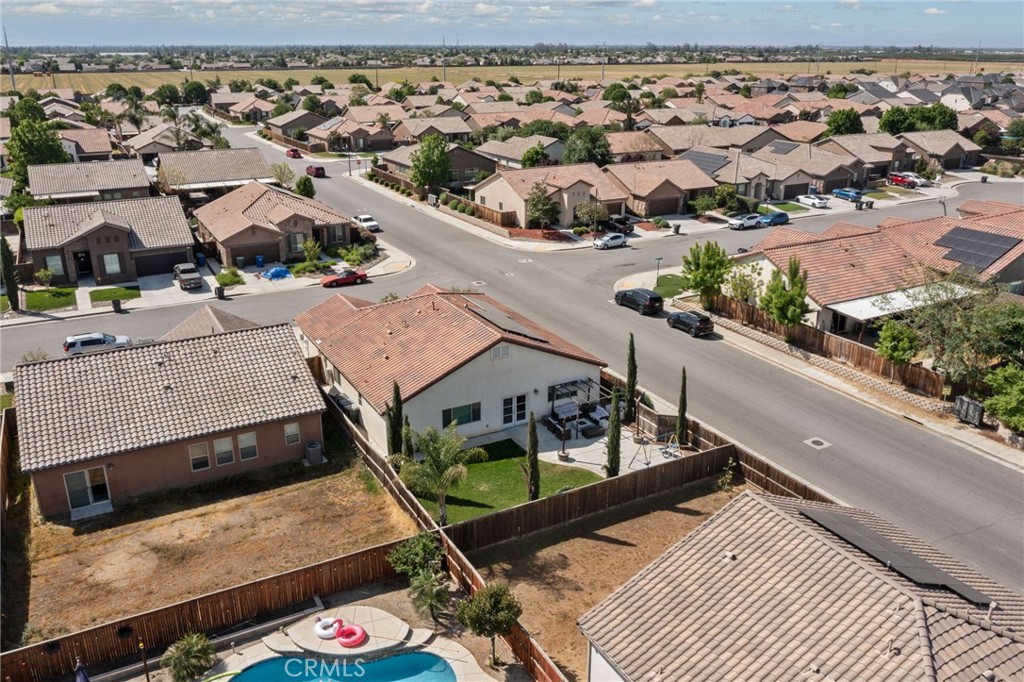 9500 Laurelwood Ct, Shafter, CA 93263