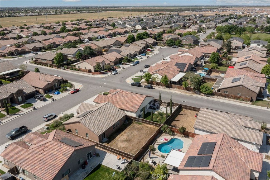 9500 Laurelwood Ct, Shafter, CA 93263