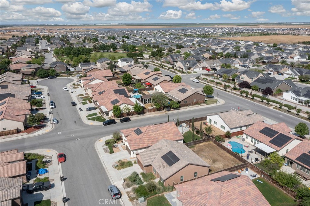 9500 Laurelwood Ct, Shafter, CA 93263