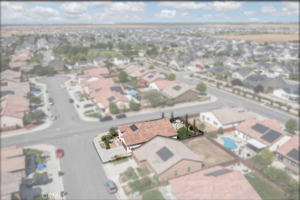 9500 Laurelwood Ct, Shafter, CA 93263