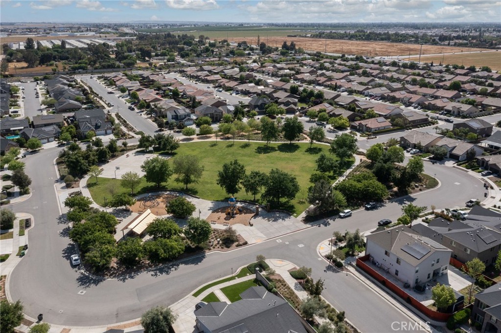 9500 Laurelwood Ct, Shafter, CA 93263