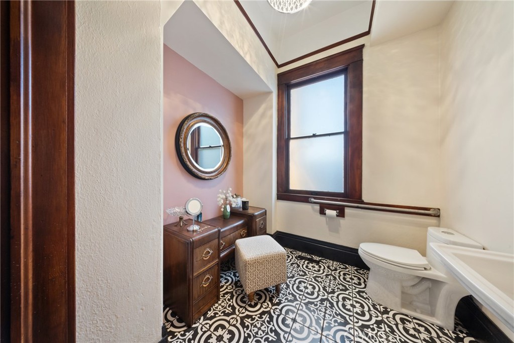 700 N Irwin, Hanford, CA 93230