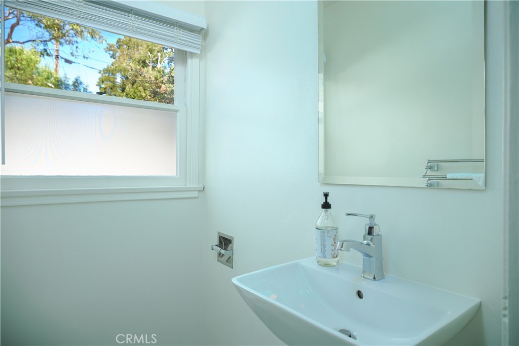 1560 Phillips Lane, San Luis Obispo, CA 93401