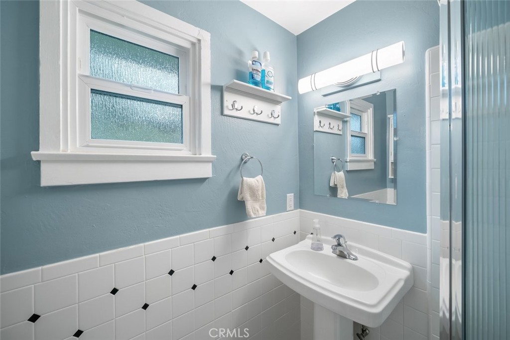 2032 Olive St, Paso Robles, CA 93446