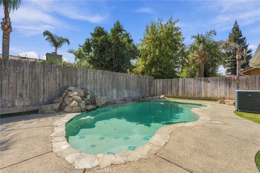 4029 E Meadow, Visalia, CA 93292