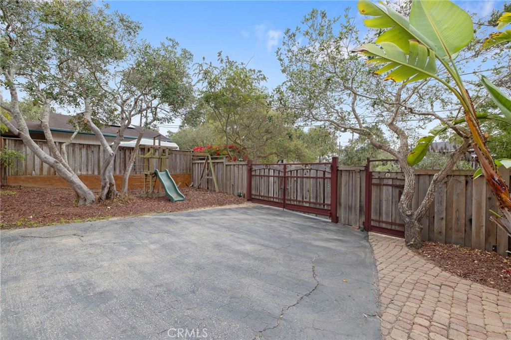 1875 Chester Lane, Cambria, CA 93428