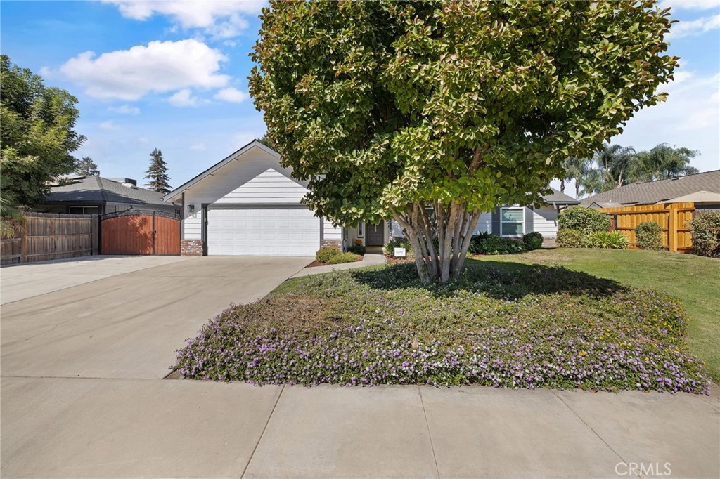 2632 E Paradise, Visalia, CA 93292