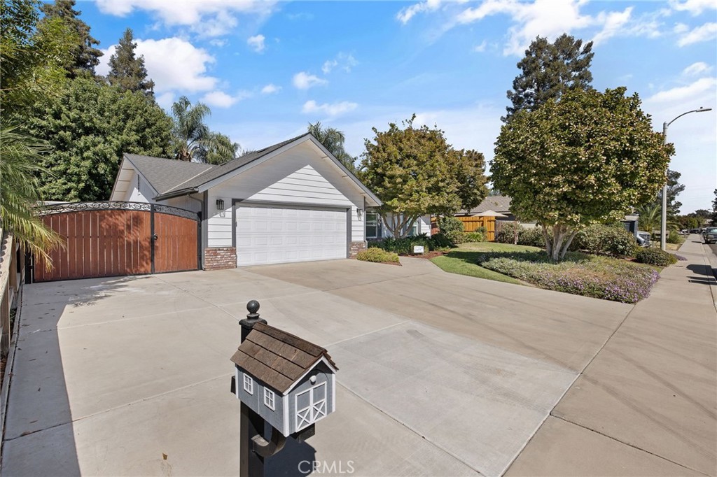 2632 E Paradise, Visalia, CA 93292