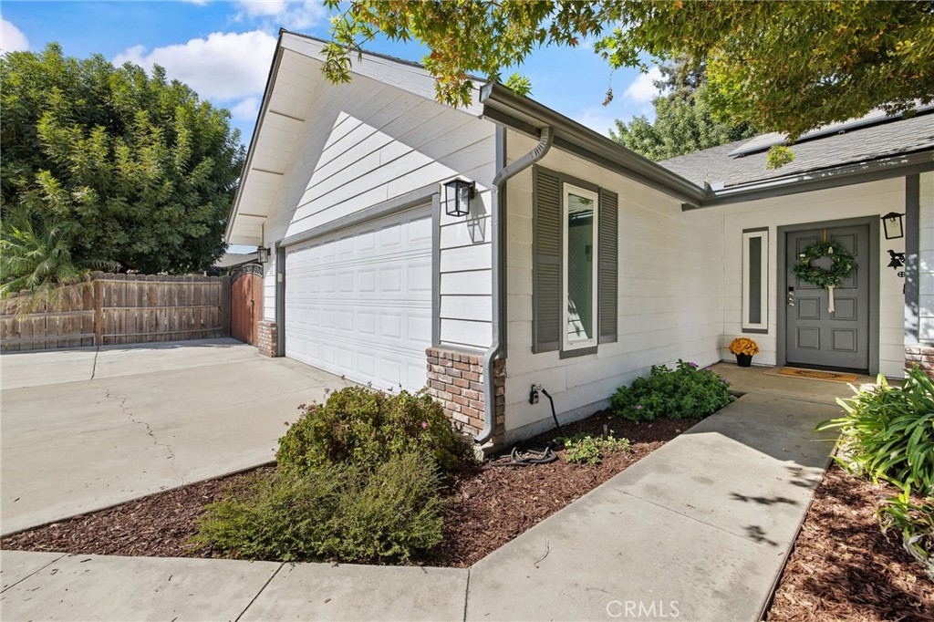 2632 E Paradise, Visalia, CA 93292