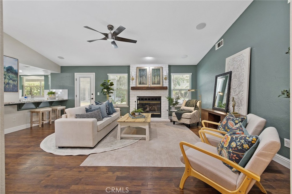 2632 E Paradise, Visalia, CA 93292