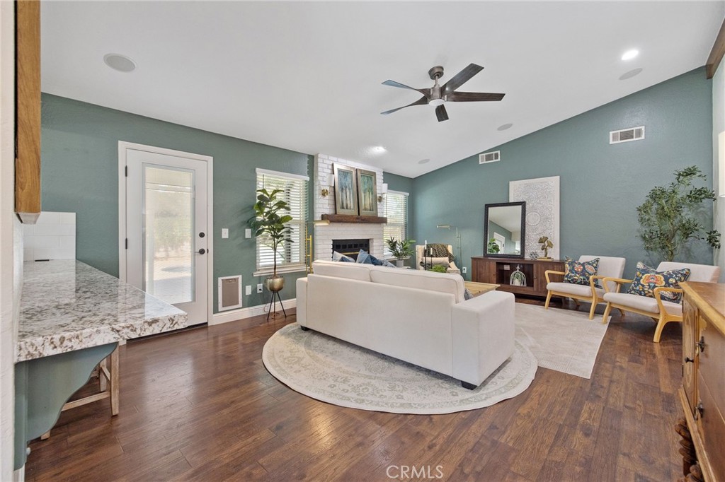 2632 E Paradise, Visalia, CA 93292