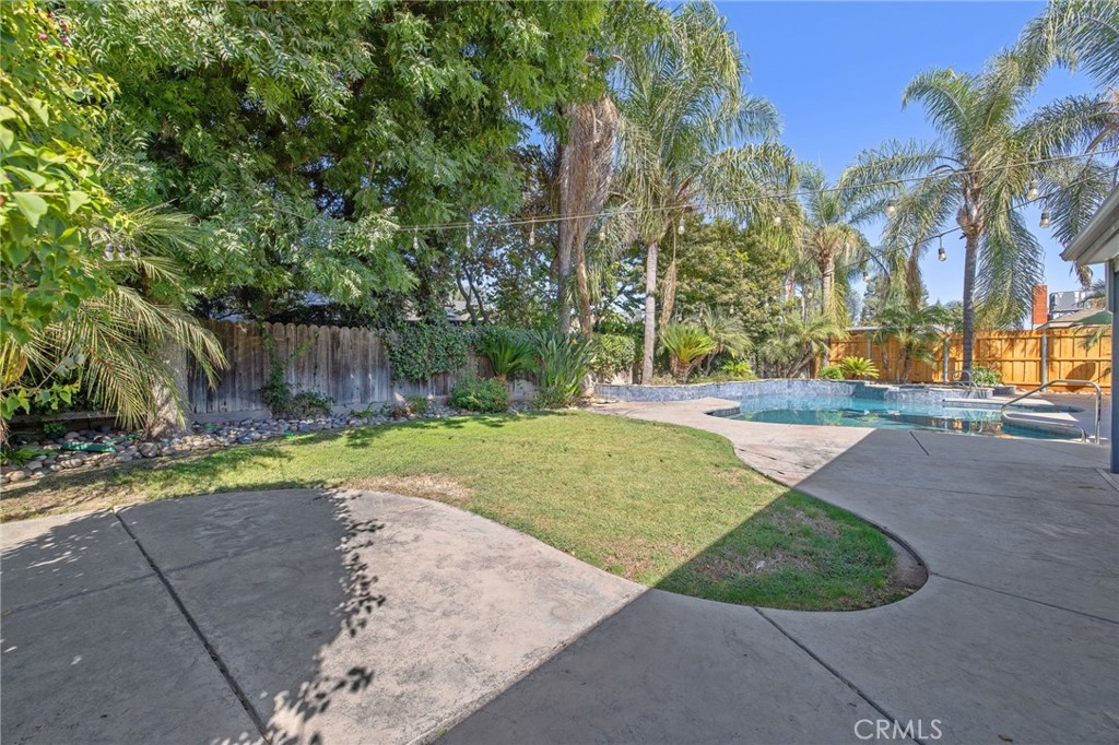 2632 E Paradise, Visalia, CA 93292
