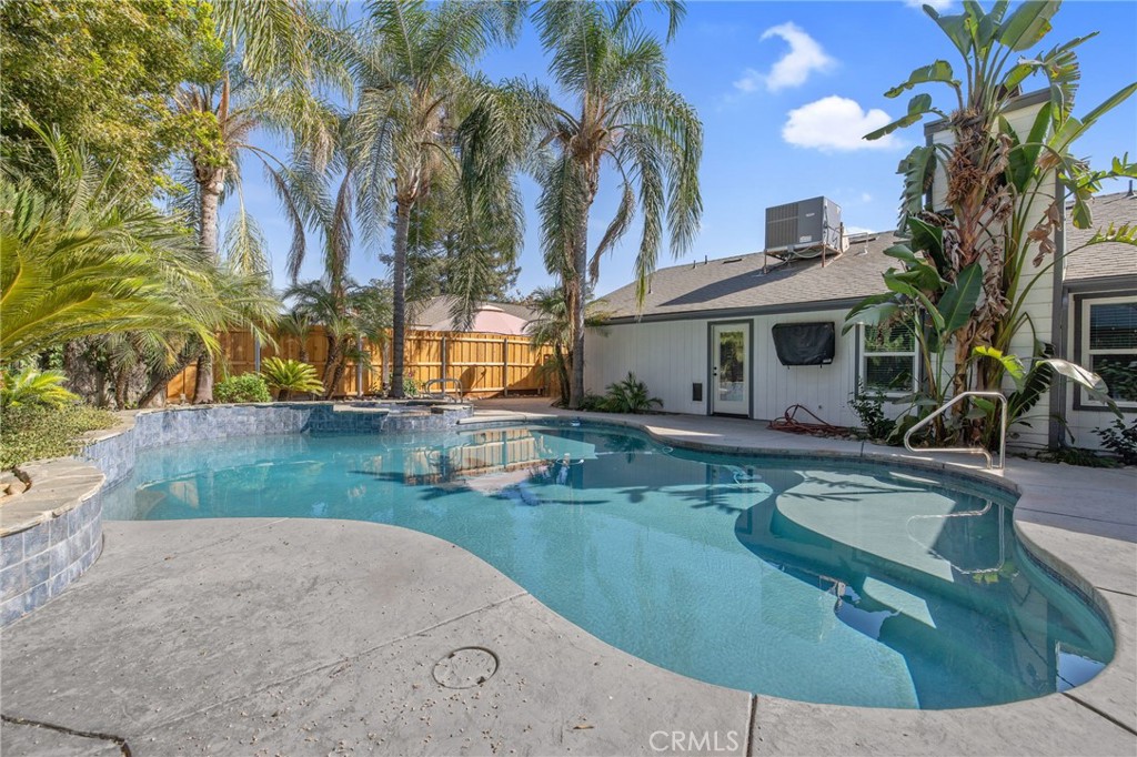 2632 E Paradise, Visalia, CA 93292