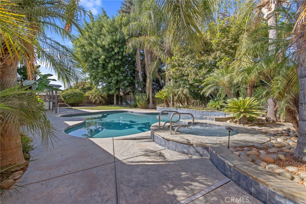 2632 E Paradise, Visalia, CA 93292