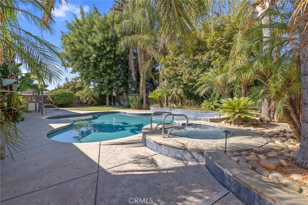 2632 E Paradise, Visalia, CA 93292