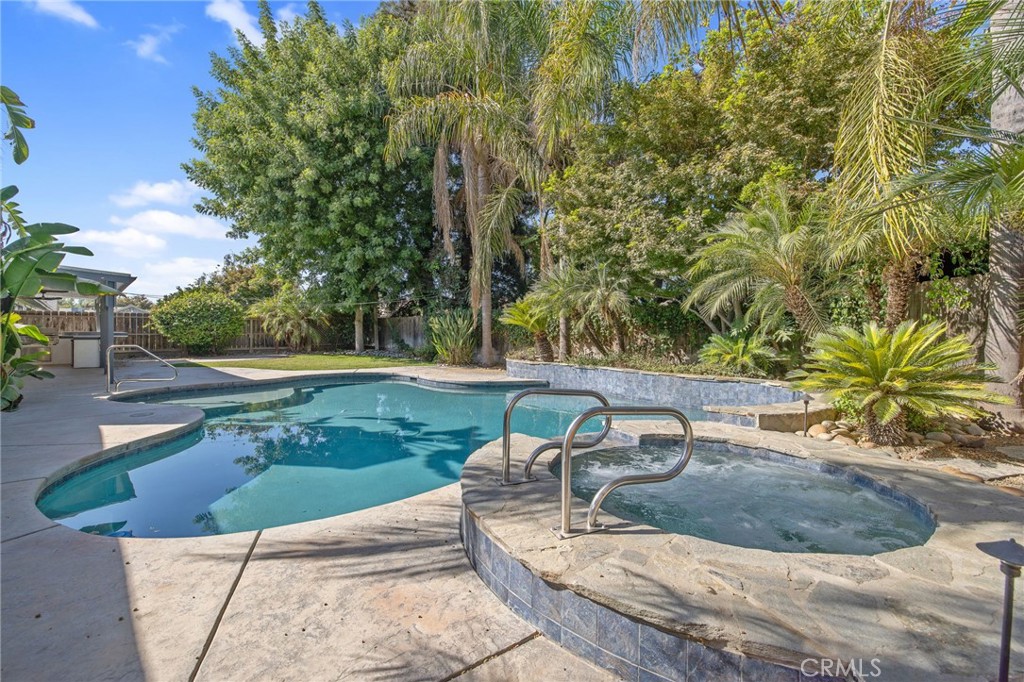 2632 E Paradise, Visalia, CA 93292