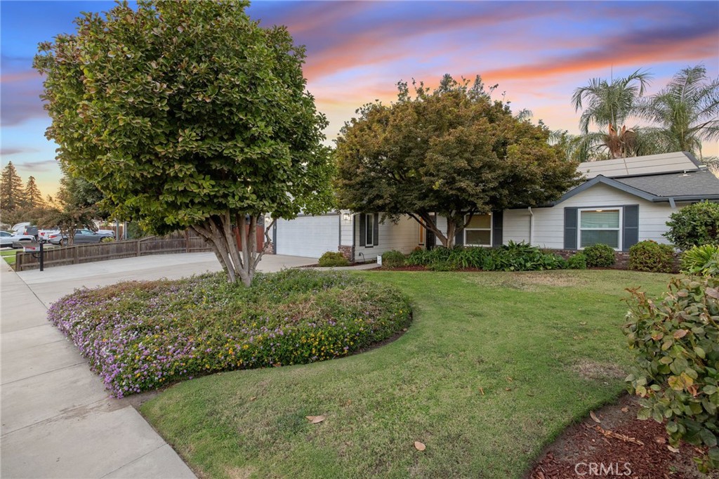2632 E Paradise, Visalia, CA 93292