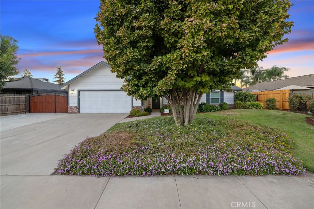 2632 E Paradise, Visalia, CA 93292