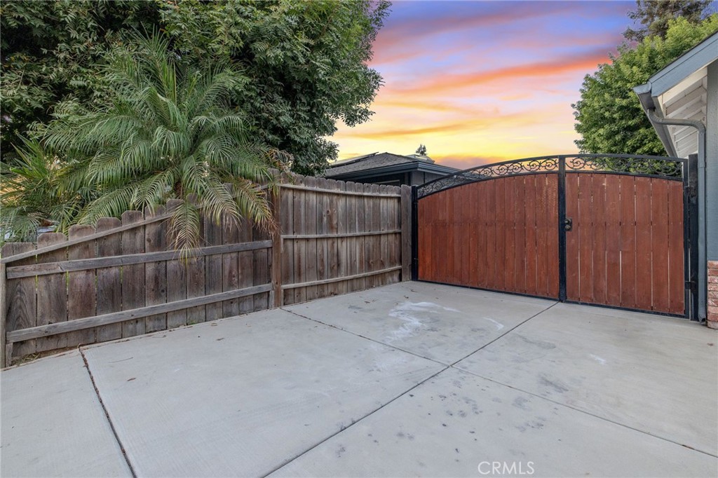 2632 E Paradise, Visalia, CA 93292