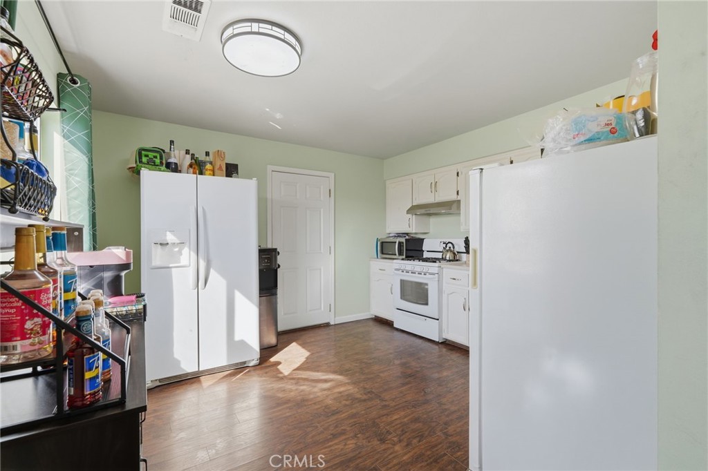 11861 Chris, Hanford, CA 93230