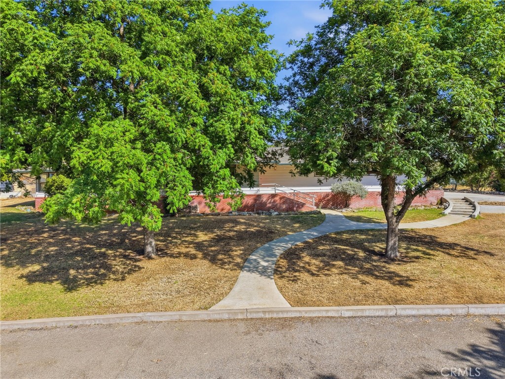 84 S Park St, Porterville, CA 93257