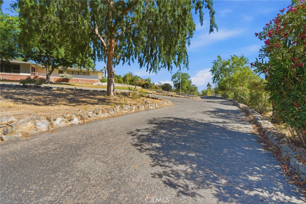 84 S Park St, Porterville, CA 93257