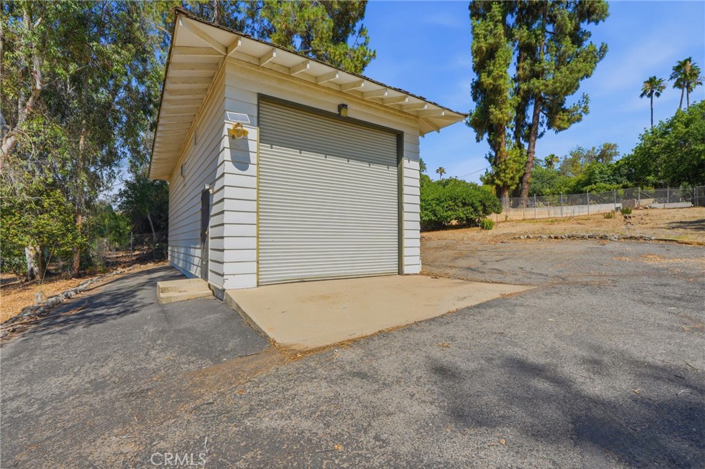 84 S Park St, Porterville, CA 93257