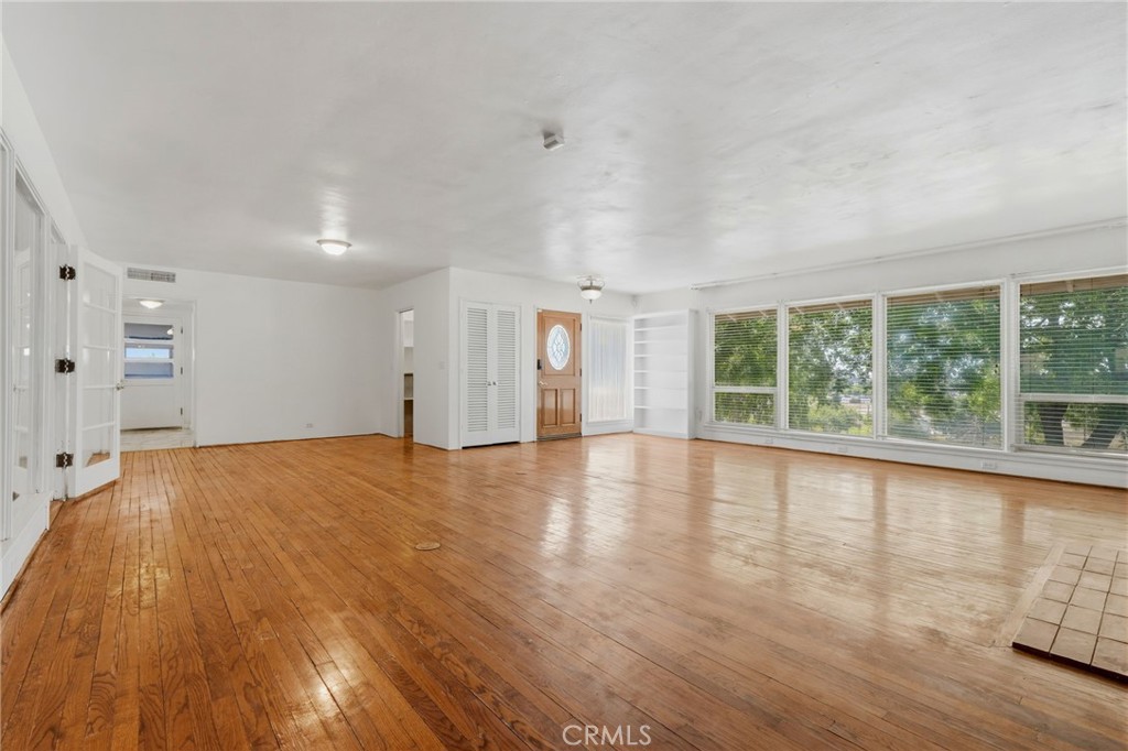 84 S Park St, Porterville, CA 93257