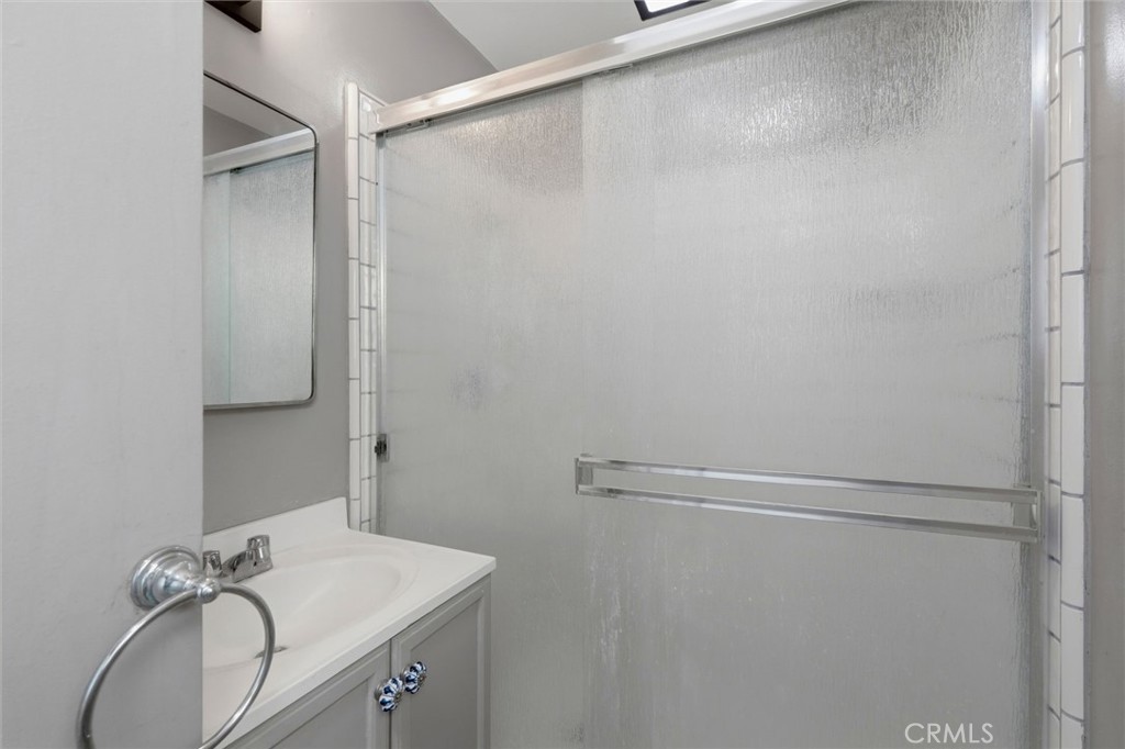 84 S Park St, Porterville, CA 93257