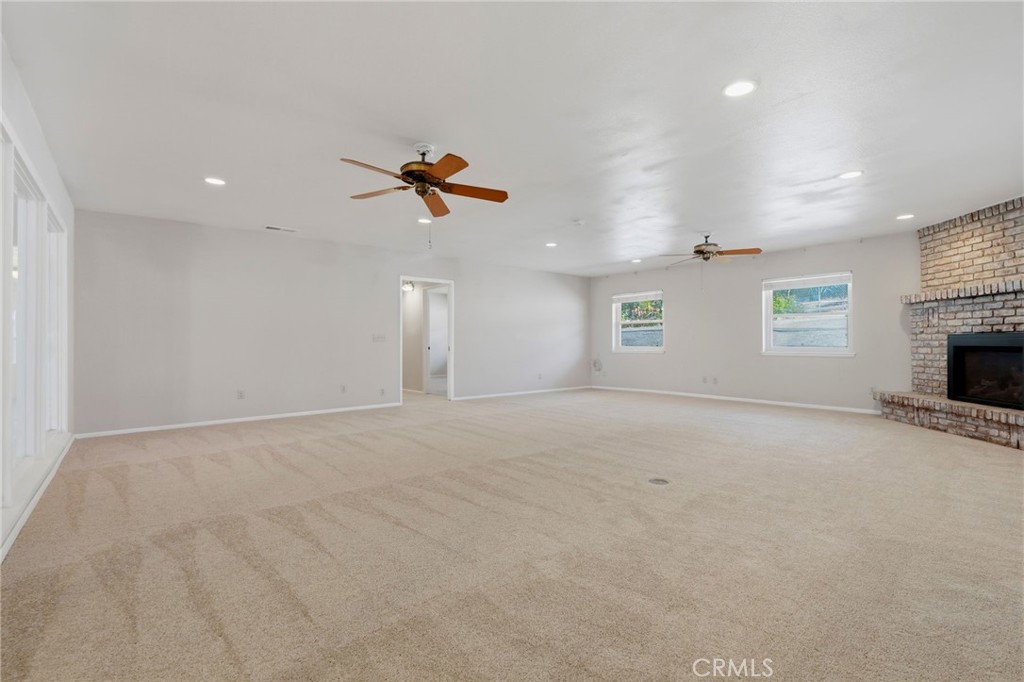 84 S Park St, Porterville, CA 93257