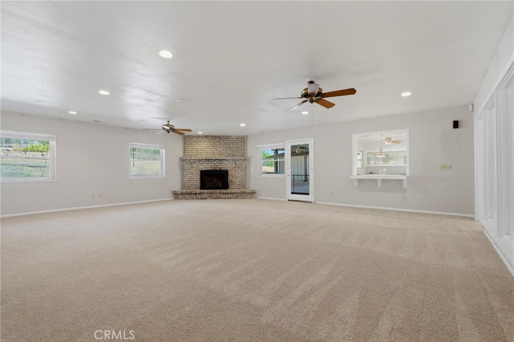 84 S Park St, Porterville, CA 93257