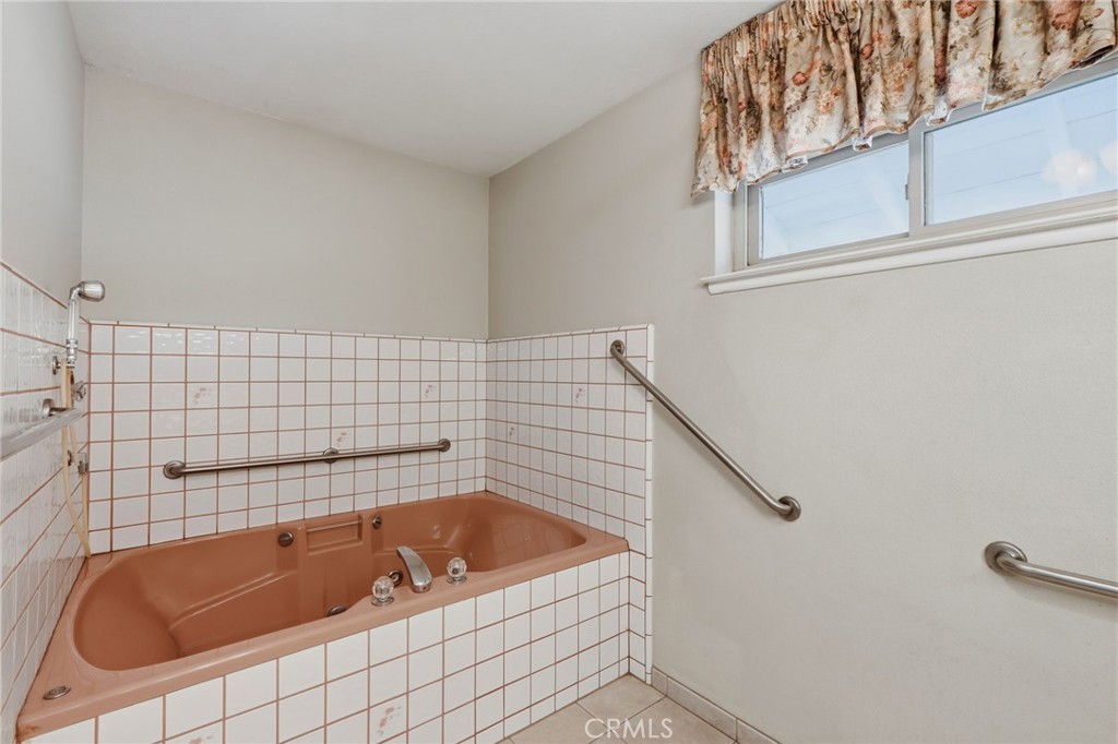 84 S Park St, Porterville, CA 93257