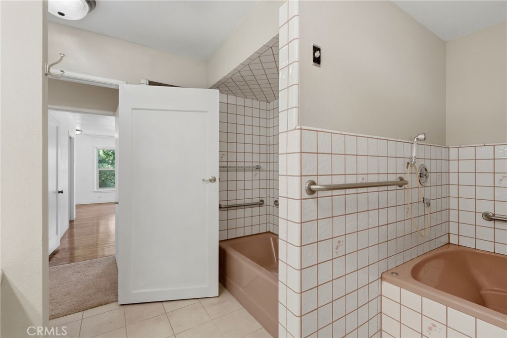 84 S Park St, Porterville, CA 93257
