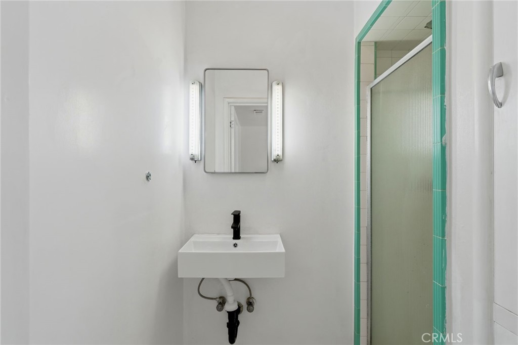 84 S Park St, Porterville, CA 93257