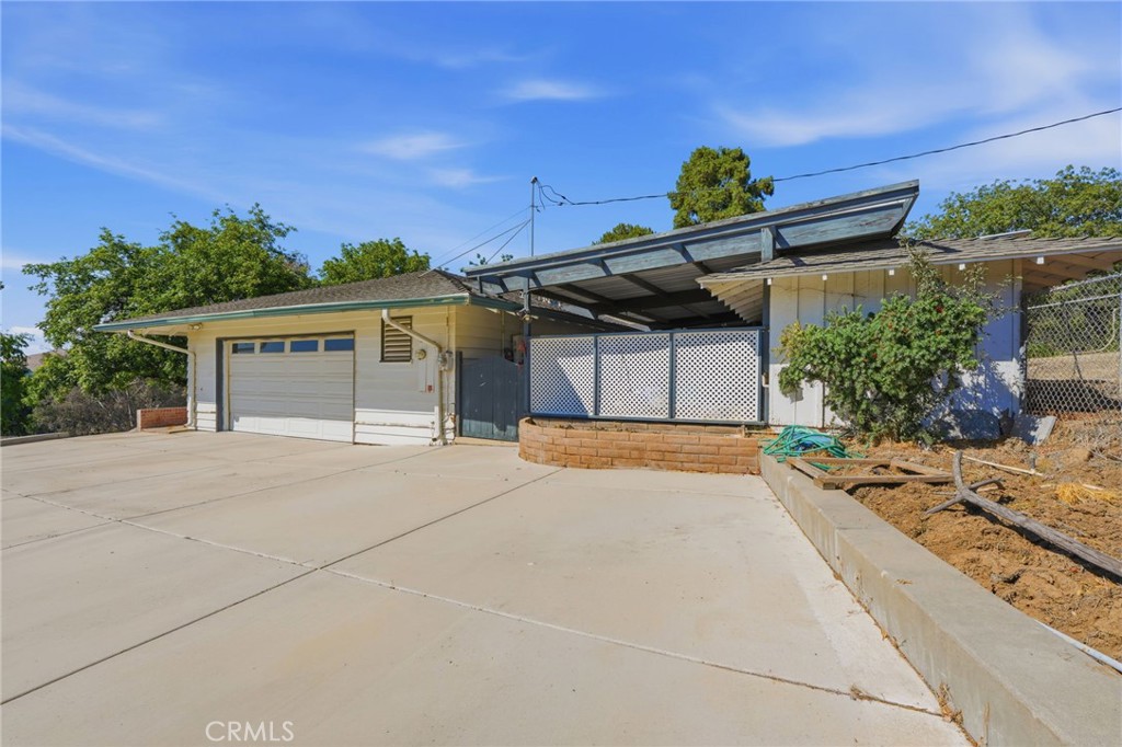 84 S Park St, Porterville, CA 93257
