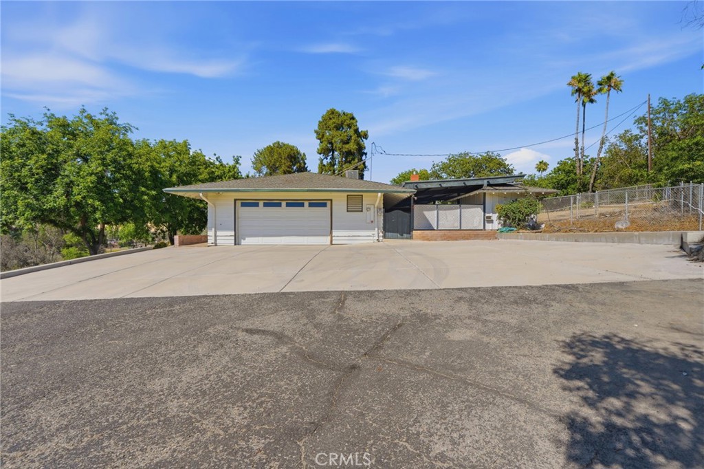 84 S Park St, Porterville, CA 93257