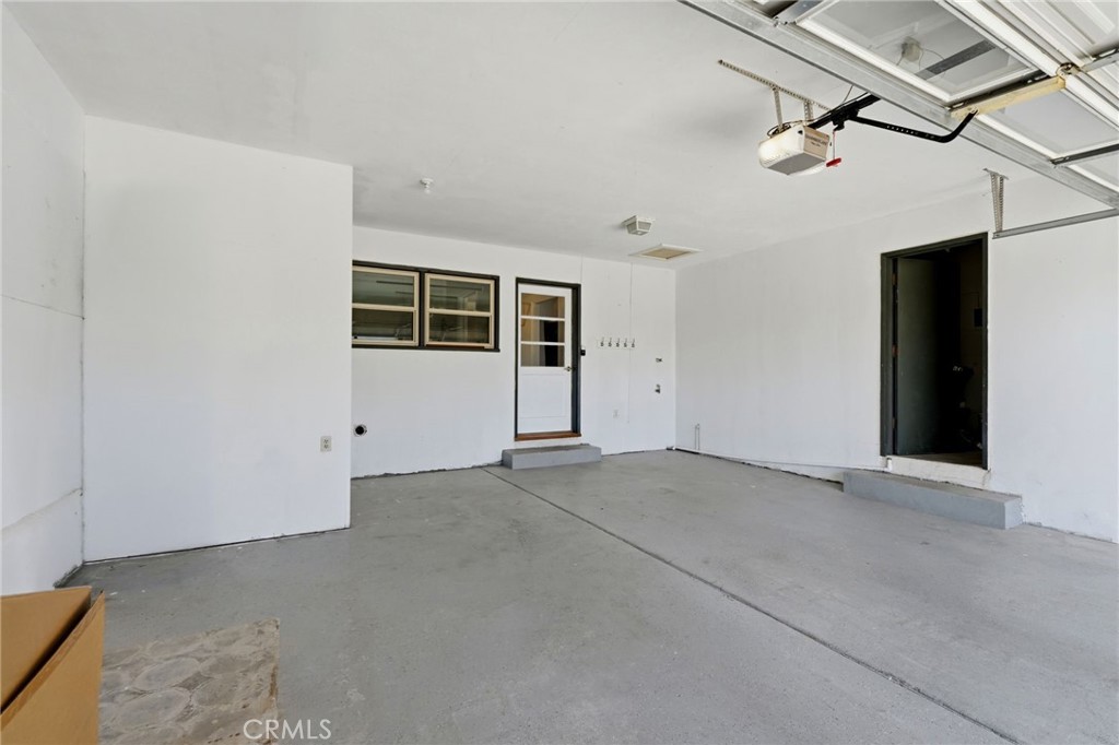84 S Park St, Porterville, CA 93257