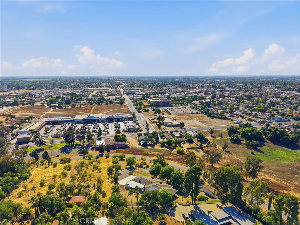 84 S Park St, Porterville, CA 93257