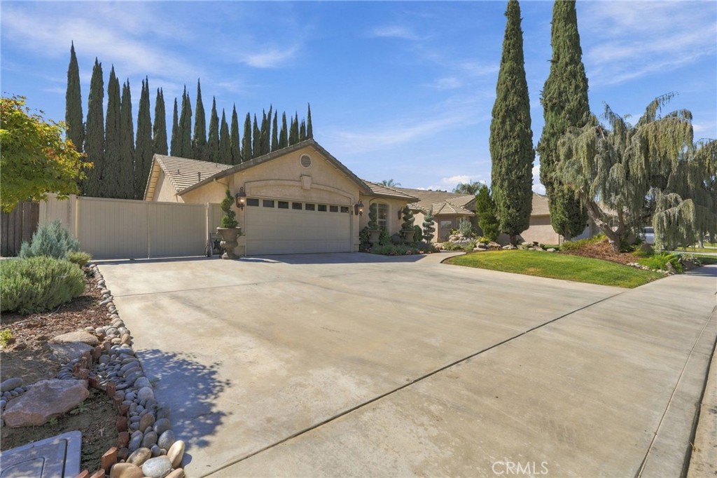2349 S Mary Dr, Visalia, CA 93292
